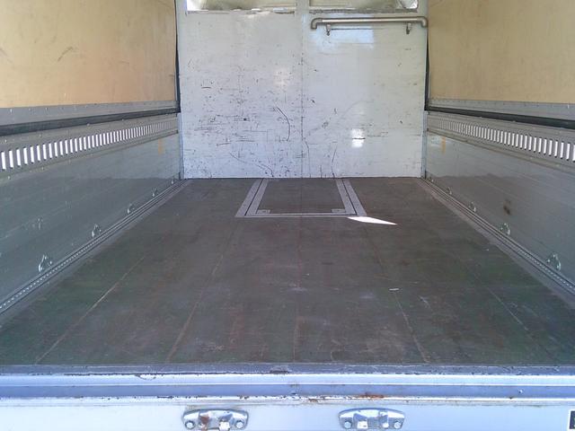 エルフトラック 4WD 2t 電動アルミウイング R観音扉 エアコン・パワステ・パワーウインドウ 運転席側エアバッグ付き 5速マニュアル(18枚目)