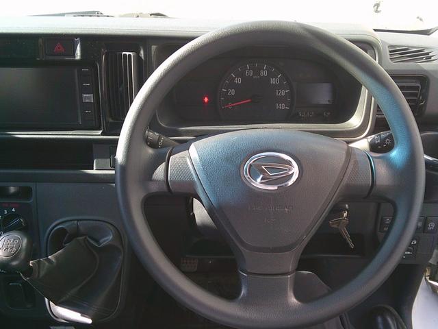 ハイゼットカーゴ クルーズターボＳＡＩＩＩ　４ＷＤ　ＭＴ　衝突被害軽減システム　クリアランスソナー　ナビ　ＴＶ　バックカメラ　両側スライドドア　アイドリングストップ　電動格納ミラー　オートマチックハイビーム　ＥＳＣ　エアコン（2枚目）