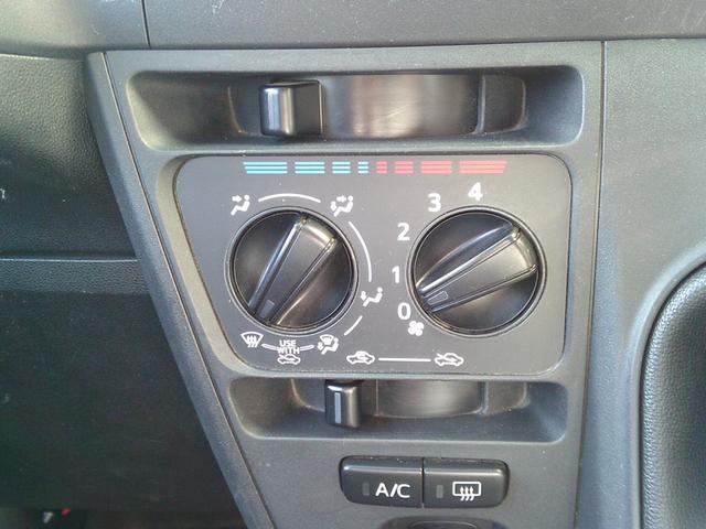 ハイゼットカーゴ クルーズターボＳＡＩＩＩ　４ＷＤ　ＭＴ　衝突被害軽減システム　クリアランスソナー　ナビ　ＴＶ　バックカメラ　両側スライドドア　アイドリングストップ　電動格納ミラー　オートマチックハイビーム　ＥＳＣ　エアコン（6枚目）