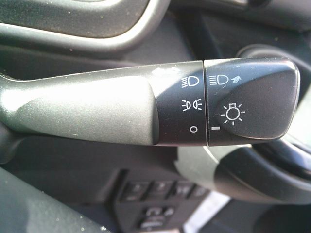 ハイゼットカーゴ クルーズターボＳＡＩＩＩ　４ＷＤ　ＭＴ　衝突被害軽減システム　クリアランスソナー　ナビ　ＴＶ　バックカメラ　両側スライドドア　アイドリングストップ　電動格納ミラー　オートマチックハイビーム　ＥＳＣ　エアコン（8枚目）