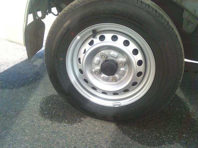 ハイゼットカーゴ クルーズターボＳＡＩＩＩ　４ＷＤ　ＭＴ　衝突被害軽減システム　クリアランスソナー　ナビ　ＴＶ　バックカメラ　両側スライドドア　アイドリングストップ　電動格納ミラー　オートマチックハイビーム　ＥＳＣ　エアコン（20枚目）