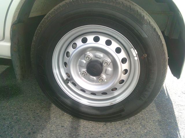 ハイゼットカーゴ クルーズターボＳＡＩＩＩ　４ＷＤ　ＭＴ　衝突被害軽減システム　クリアランスソナー　ナビ　ＴＶ　バックカメラ　両側スライドドア　アイドリングストップ　電動格納ミラー　オートマチックハイビーム　ＥＳＣ　エアコン（26枚目）