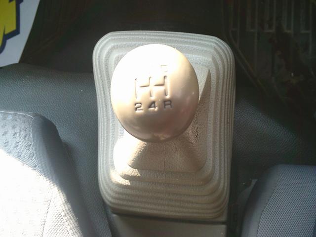 アトラストラック 　１３５０Ｌタンクローリー　デジタルメーター　プリセット機能付き　ダブルタイヤ　エアコン・パワステ・パワーウインドウ付き　５速マニュアル（6枚目）