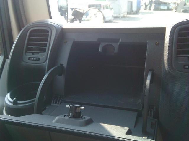 アトラストラック 　１３５０Ｌタンクローリー　デジタルメーター　プリセット機能付き　ダブルタイヤ　エアコン・パワステ・パワーウインドウ付き　５速マニュアル（8枚目）