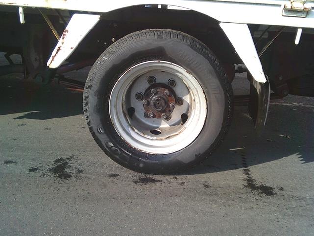 アトラストラック 　１３５０Ｌタンクローリー　デジタルメーター　プリセット機能付き　ダブルタイヤ　エアコン・パワステ・パワーウインドウ付き　５速マニュアル（31枚目）