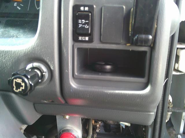 アトラストラック 　４ＷＤ　１．４５ｔ幌ウイング　ボディ内寸３０９０ｘ１５９０ｘ１８６０バックカメラ付き　エアコン・パワステ・パワーウインドウ　運転席側エアバッグ付き　５速マニュアル　切り替え４ＷＤＨ／Ｌ付（6枚目）