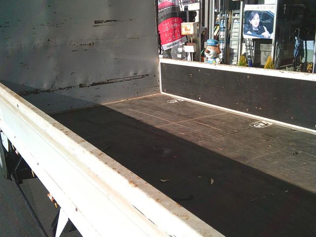 アトラストラック 　４ＷＤ　１．４５ｔ幌ウイング　ボディ内寸３０９０ｘ１５９０ｘ１８６０バックカメラ付き　エアコン・パワステ・パワーウインドウ　運転席側エアバッグ付き　５速マニュアル　切り替え４ＷＤＨ／Ｌ付（19枚目）