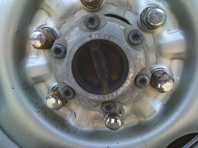 アトラストラック 　４ＷＤ　１．４５ｔ幌ウイング　ボディ内寸３０９０ｘ１５９０ｘ１８６０バックカメラ付き　エアコン・パワステ・パワーウインドウ　運転席側エアバッグ付き　５速マニュアル　切り替え４ＷＤＨ／Ｌ付（25枚目）