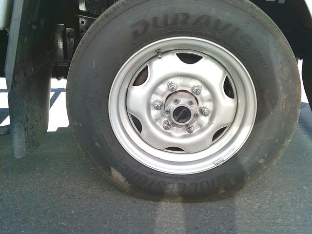 アトラストラック 　４ＷＤ　１．４５ｔ幌ウイング　ボディ内寸３０９０ｘ１５９０ｘ１８６０バックカメラ付き　エアコン・パワステ・パワーウインドウ　運転席側エアバッグ付き　５速マニュアル　切り替え４ＷＤＨ／Ｌ付（28枚目）