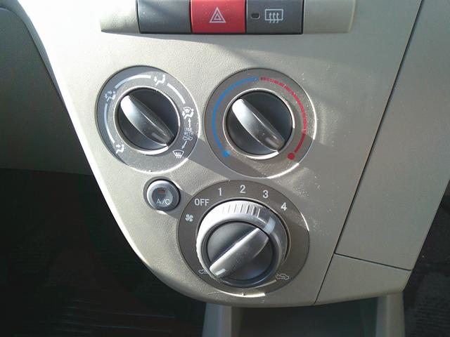 プレオ Ｆスペシャル　４ＷＤ　キーレスエントリー　ＭＴ　盗難防止システム　ＡＢＳ　ＣＤ　衝突安全ボディ　エアコン　パワーステアリング　パワーウィンドウ（4枚目）