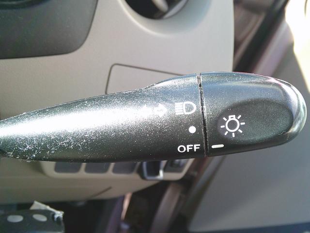 プレオ Ｆスペシャル　４ＷＤ　キーレスエントリー　ＭＴ　盗難防止システム　ＡＢＳ　ＣＤ　衝突安全ボディ　エアコン　パワーステアリング　パワーウィンドウ（8枚目）