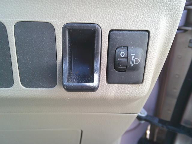 プレオ Ｆスペシャル　４ＷＤ　キーレスエントリー　ＭＴ　盗難防止システム　ＡＢＳ　ＣＤ　衝突安全ボディ　エアコン　パワーステアリング　パワーウィンドウ（9枚目）