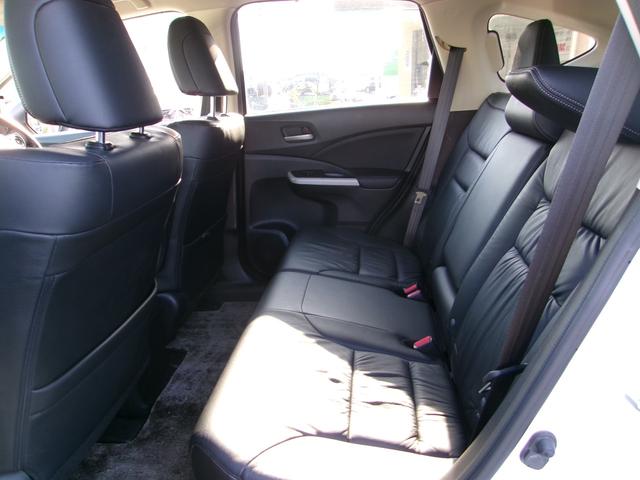 リアシートもゆったり。