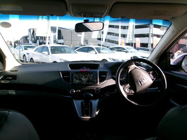 大きなフロントガラスで視界を確保し、視点も高いので運転しやすく安心です！！