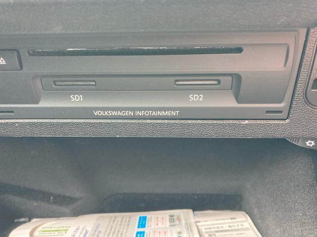 パサートヴァリアント ２．０ＴＳＩ　Ｒライン　ＥＴＣ　プッシュスタート　スマートキー　ナビ　ＣＤ　ＤＶＤ　Ｂｌｕｅｔｏｏｔｈ接続可　レザーシート　パワーシート　電動リアゲート　１９インチアルミホイール（33枚目）