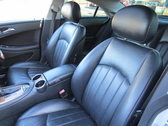 CLS500 正規ディーラー車 社外HDDナビ フルセグ バックカメラ サンルーフ 19インチアルミホイール ヒーター付き電動レザーシート ウッドコンビハンドル ETC 法人使用車 取説記録簿付(24枚目)