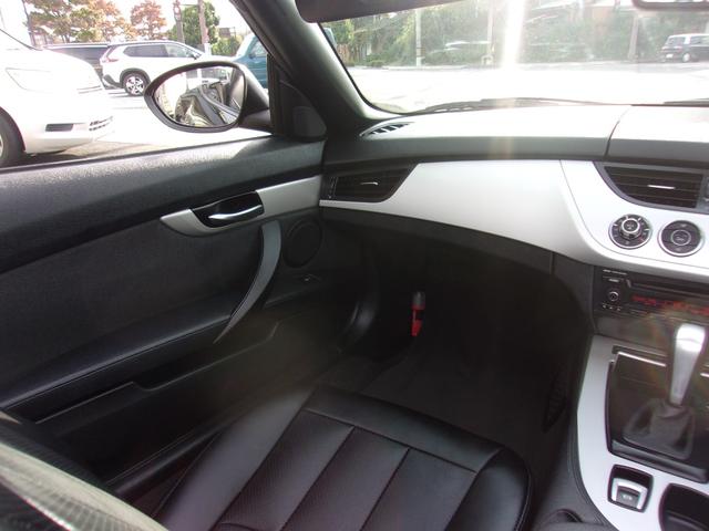 Ｚ４ ｓＤｒｉｖｅ２３ｉスタイルエッセンス　正規ディーラー車　ＭＡＶＩＮ製エアロパーツ　ローダウン　レザー調シートカバー　１７インチアルミホイール　ＨＩＤライト　ＥＴＣ　キーレス　新品エンブレム　純正オーディオ　パドルシフトマニュアルモード（5枚目）