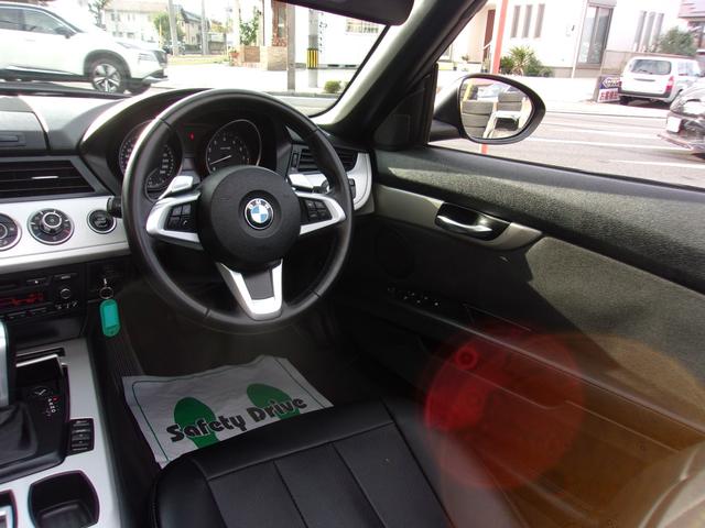 Ｚ４ ｓＤｒｉｖｅ２３ｉスタイルエッセンス　正規ディーラー車　ＭＡＶＩＮ製エアロパーツ　ローダウン　レザー調シートカバー　１７インチアルミホイール　ＨＩＤライト　ＥＴＣ　キーレス　新品エンブレム　純正オーディオ　パドルシフトマニュアルモード（6枚目）