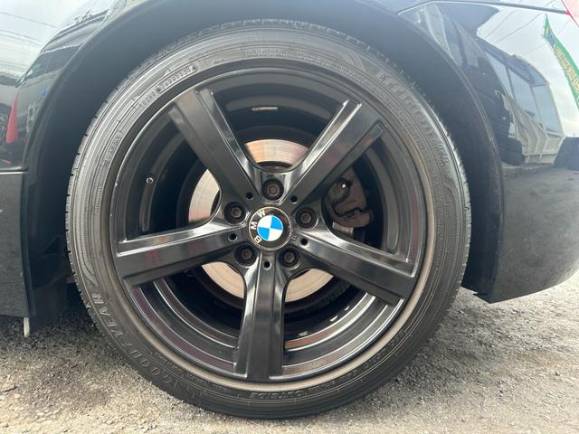 Ｚ４ ｓＤｒｉｖｅ２３ｉスタイルエッセンス　正規ディーラー車　ＭＡＶＩＮ製エアロパーツ　ローダウン　レザー調シートカバー　１７インチアルミホイール　ＨＩＤライト　ＥＴＣ　キーレス　新品エンブレム　純正オーディオ　パドルシフトマニュアルモード（12枚目）