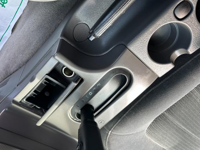 エクスプローラー ＸＬＴ　正規ディーラー車　新品タイヤ　社外１７インチホイール　エクリプス製ナビ　バックカメラ　ヒッチメンバー　パワーシート　キーレス　ＥＴＣ　ドアバイザー　取説記録簿　スペアキー（8枚目）