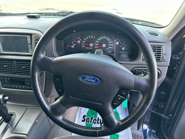 エクスプローラー ＸＬＴ　正規ディーラー車　新品タイヤ　社外１７インチホイール　エクリプス製ナビ　バックカメラ　ヒッチメンバー　パワーシート　キーレス　ＥＴＣ　ドアバイザー　取説記録簿　スペアキー（9枚目）