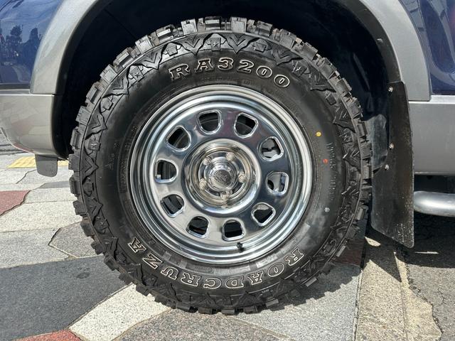 エクスプローラー ＸＬＴ　正規ディーラー車　新品タイヤ　社外１７インチホイール　エクリプス製ナビ　バックカメラ　ヒッチメンバー　パワーシート　キーレス　ＥＴＣ　ドアバイザー　取説記録簿　スペアキー（12枚目）