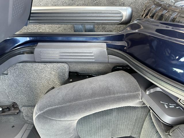 エクスプローラー ＸＬＴ　正規ディーラー車　新品タイヤ　社外１７インチホイール　エクリプス製ナビ　バックカメラ　ヒッチメンバー　パワーシート　キーレス　ＥＴＣ　ドアバイザー　取説記録簿　スペアキー（35枚目）