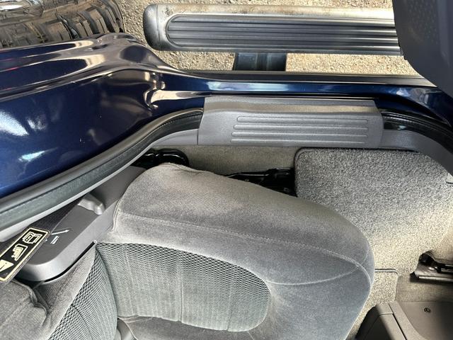 エクスプローラー ＸＬＴ　正規ディーラー車　新品タイヤ　社外１７インチホイール　エクリプス製ナビ　バックカメラ　ヒッチメンバー　パワーシート　キーレス　ＥＴＣ　ドアバイザー　取説記録簿　スペアキー（36枚目）
