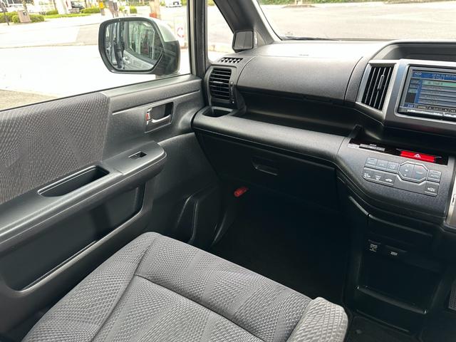 ステップワゴンスパーダ Z 新品タイヤ 純正HDDナビ W電動スライドドア フリップダウンモニター スマートキー バックカメラ フルセグ Bluetooth 純正16インチアルミホイール ETC HIDライト ドライブレコーダー(5枚目)