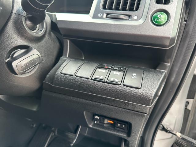 ステップワゴンスパーダ Z 新品タイヤ 純正HDDナビ W電動スライドドア フリップダウンモニター スマートキー バックカメラ フルセグ Bluetooth 純正16インチアルミホイール ETC HIDライト ドライブレコーダー(8枚目)