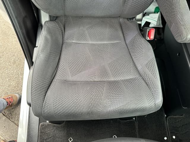 ステップワゴンスパーダ Z 新品タイヤ 純正HDDナビ W電動スライドドア フリップダウンモニター スマートキー バックカメラ フルセグ Bluetooth 純正16インチアルミホイール ETC HIDライト ドライブレコーダー(20枚目)