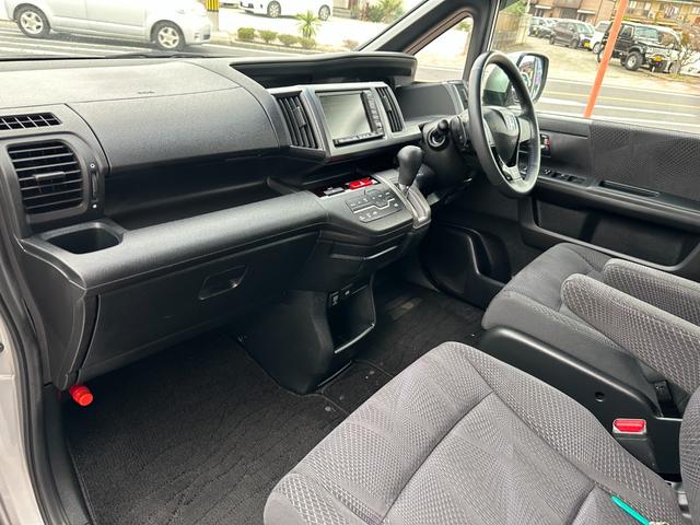 ステップワゴンスパーダ Z 新品タイヤ 純正HDDナビ W電動スライドドア フリップダウンモニター スマートキー バックカメラ フルセグ Bluetooth 純正16インチアルミホイール ETC HIDライト ドライブレコーダー(23枚目)