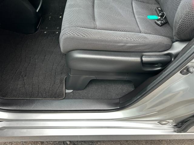 ステップワゴンスパーダ Z 新品タイヤ 純正HDDナビ W電動スライドドア フリップダウンモニター スマートキー バックカメラ フルセグ Bluetooth 純正16インチアルミホイール ETC HIDライト ドライブレコーダー(27枚目)