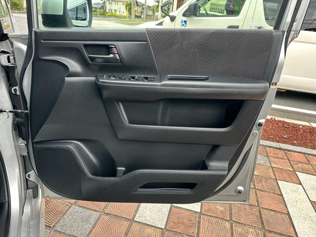 ステップワゴンスパーダ Z 新品タイヤ 純正HDDナビ W電動スライドドア フリップダウンモニター スマートキー バックカメラ フルセグ Bluetooth 純正16インチアルミホイール ETC HIDライト ドライブレコーダー(30枚目)