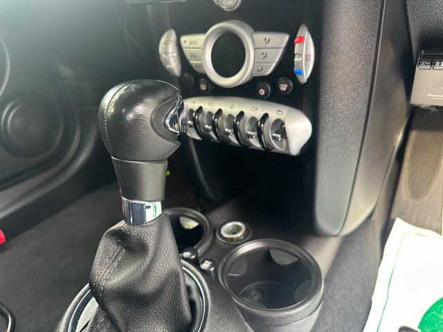 MINI クーパー クラブマン 正規ディーラー車 Panasonic製ナビ バックカメラ キーレス ETC 純正15インチアルミホイール パドルシフトマニュアルモード 取説記録簿(8枚目)