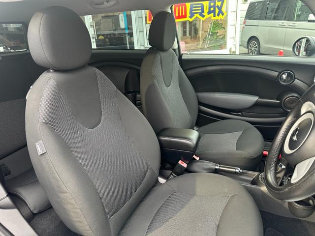 MINI クーパー クラブマン 正規ディーラー車 Panasonic製ナビ バックカメラ キーレス ETC 純正15インチアルミホイール パドルシフトマニュアルモード 取説記録簿(18枚目)