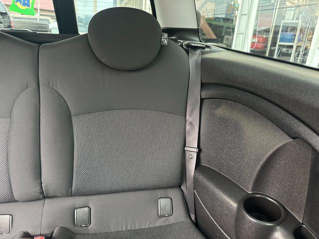 MINI クーパー クラブマン 正規ディーラー車 Panasonic製ナビ バックカメラ キーレス ETC 純正15インチアルミホイール パドルシフトマニュアルモード 取説記録簿(33枚目)