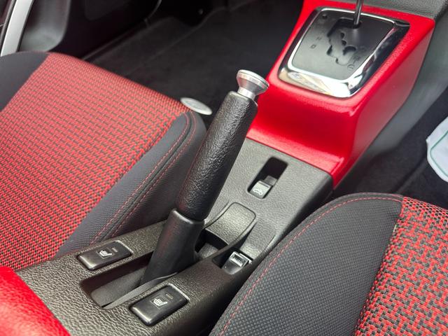 コペン ２ｎｄアニバーサリーエディション　純正レカロシート　社外ナビ　社外ＬＥＤテールランプ　ＥＴＣ　ＭＯＭＯステアリング　シートヒーター　ワンセグ　ＥＴＣ　キーレス　ＨＩＤライト　純正１５インチアルミホイール（8枚目）