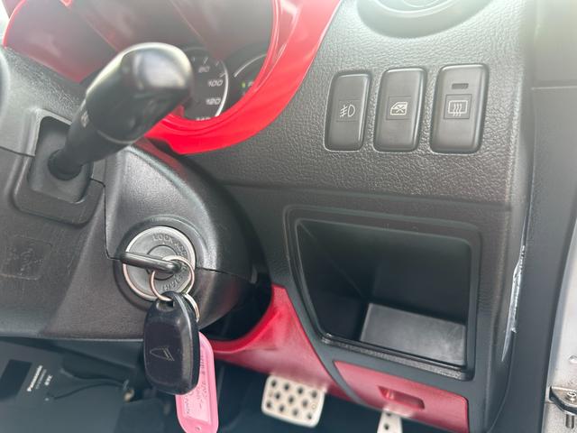 コペン ２ｎｄアニバーサリーエディション　純正レカロシート　社外ナビ　社外ＬＥＤテールランプ　ＥＴＣ　ＭＯＭＯステアリング　シートヒーター　ワンセグ　ＥＴＣ　キーレス　ＨＩＤライト　純正１５インチアルミホイール（10枚目）