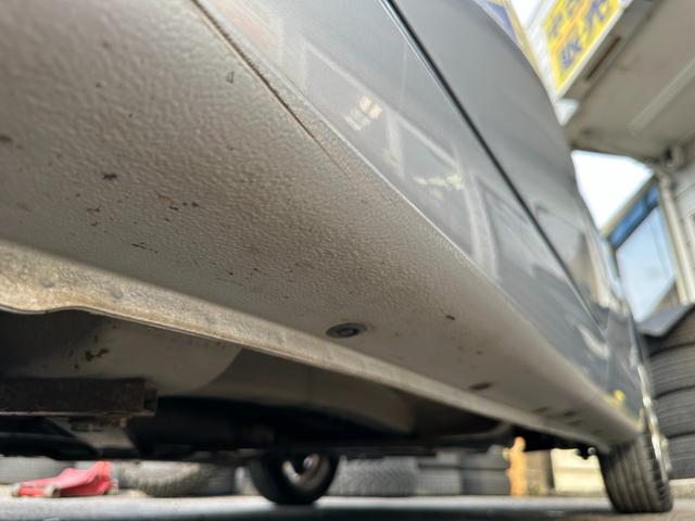 コペン ２ｎｄアニバーサリーエディション　純正レカロシート　社外ナビ　社外ＬＥＤテールランプ　ＥＴＣ　ＭＯＭＯステアリング　シートヒーター　ワンセグ　ＥＴＣ　キーレス　ＨＩＤライト　純正１５インチアルミホイール（13枚目）