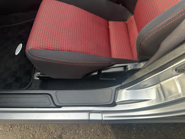 コペン ２ｎｄアニバーサリーエディション　純正レカロシート　社外ナビ　社外ＬＥＤテールランプ　ＥＴＣ　ＭＯＭＯステアリング　シートヒーター　ワンセグ　ＥＴＣ　キーレス　ＨＩＤライト　純正１５インチアルミホイール（29枚目）