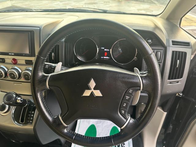 デリカD:5 G パワーパッケージ 4WD 新品タイヤ 7人乗り 社外ナビ フリップダウンモニター バックカメラ フルセグ Bluetooth クリアランスソナー スマートキー 純正18インチアルミホイール ETC HIDライト(8枚目)