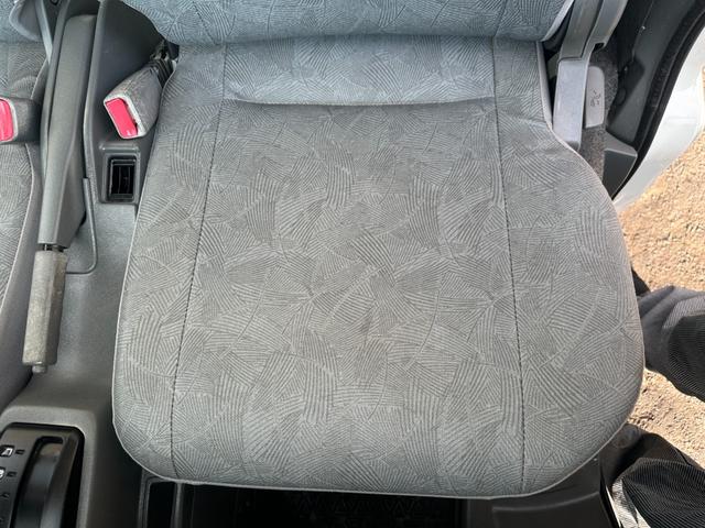 クリッパーバン DX 新品タイヤ タイミングベルト交換 社外14インチアルミホイール ヘッドライトレベライザー スペアキー 取扱説明書 整備点検記録簿(26枚目)