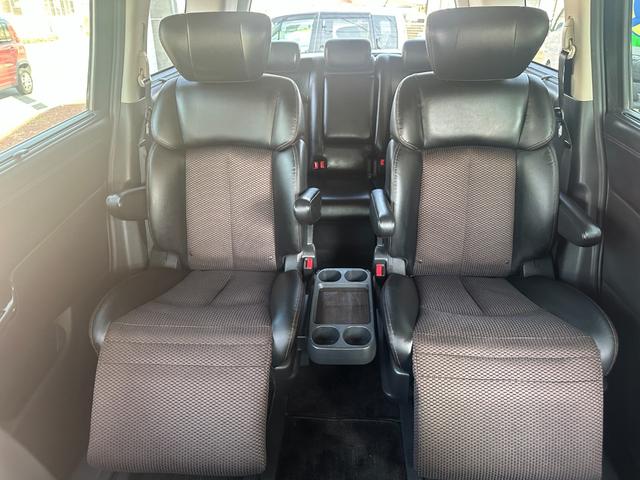 エルグランド 250ハイウェイスター 7人乗り 社外ナビ ハーフレザーシート オットマン 両側電動スライドドア フルセグ バックカメラ スマートキー プッシュスタート HIDライト 純正18インチアルミホイール 取説記録簿 ETC(31枚目)