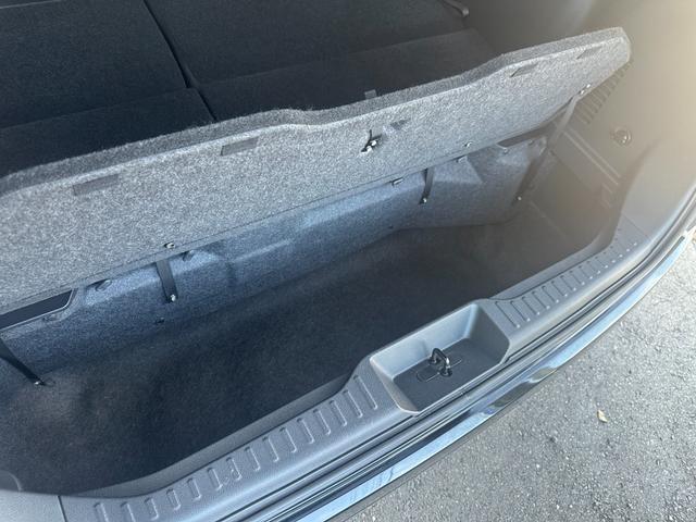 エルグランド 250ハイウェイスター 7人乗り 社外ナビ ハーフレザーシート オットマン 両側電動スライドドア フルセグ バックカメラ スマートキー プッシュスタート HIDライト 純正18インチアルミホイール 取説記録簿 ETC(76枚目)