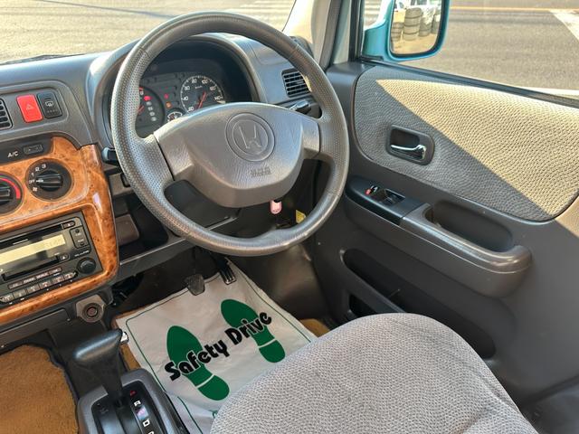 バモス Ｌ　タイミングベルト交換　ホンダ純正１４インチアルミホイール　キーレス　ドアバイザー　純正オーディオ　ウッドパネル　取説、記録簿（6枚目）