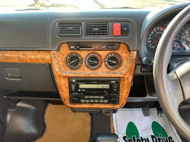 バモス Ｌ　タイミングベルト交換　ホンダ純正１４インチアルミホイール　キーレス　ドアバイザー　純正オーディオ　ウッドパネル　取説、記録簿（7枚目）