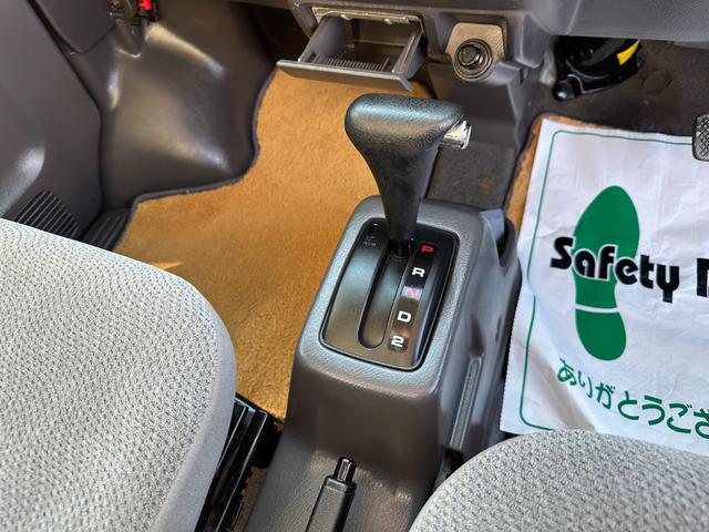 バモス Ｌ　タイミングベルト交換　ホンダ純正１４インチアルミホイール　キーレス　ドアバイザー　純正オーディオ　ウッドパネル　取説、記録簿（8枚目）