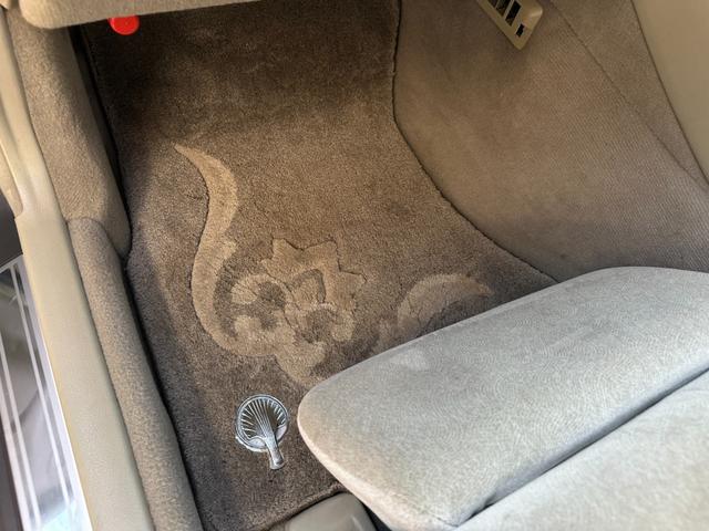 シーマ ３００Ｇ　中期モデル　新品タイヤ　インタークーラーターボ　純正ナビ　パワーシート　オットマン　バックカメラ　１８インチアルミホイール　マルチプロジェクターＨＩＤ　ＥＴＣ　キーレス　ドアバイザー　レーダー探知機（28枚目）