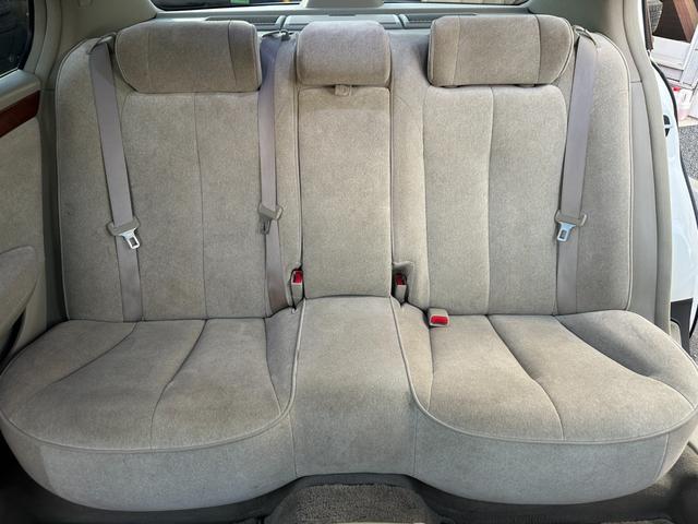 シーマ ３００Ｇ　中期モデル　新品タイヤ　インタークーラーターボ　純正ナビ　パワーシート　オットマン　バックカメラ　１８インチアルミホイール　マルチプロジェクターＨＩＤ　ＥＴＣ　キーレス　ドアバイザー　レーダー探知機（31枚目）